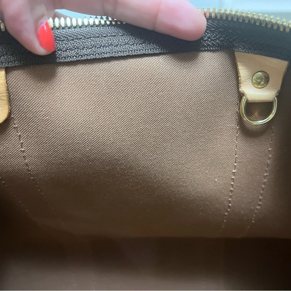 Loui Vuitton Travel Bag - Picture 1 of 11